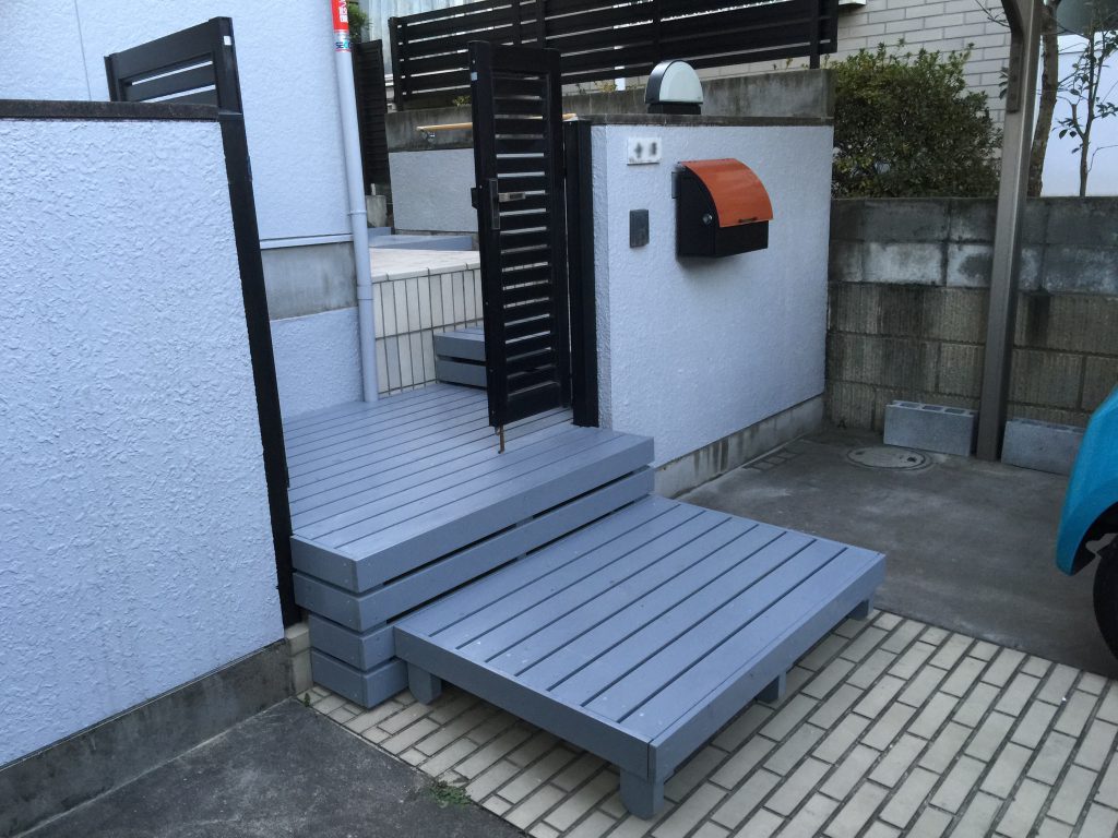 車椅子のための木製ステップによる段差解消｜埼玉県東松山市のT様邸の福祉住環境整備工事
