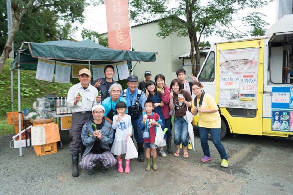 こでらんね夏祭りスタッフ集合写真